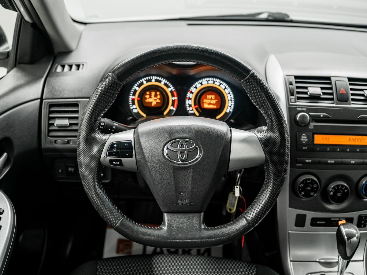 Toyota Corolla 2012 - фото автомобиля