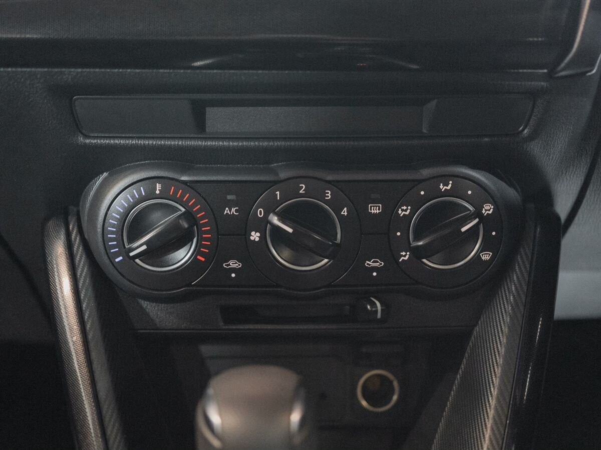 Mazda Demio 2015 - фото автомобиля