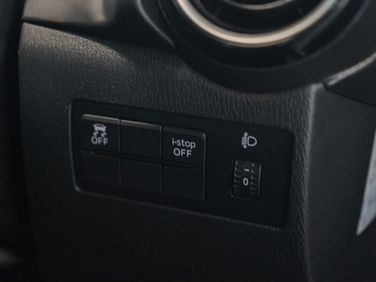 Mazda Demio 2015 - фото автомобиля