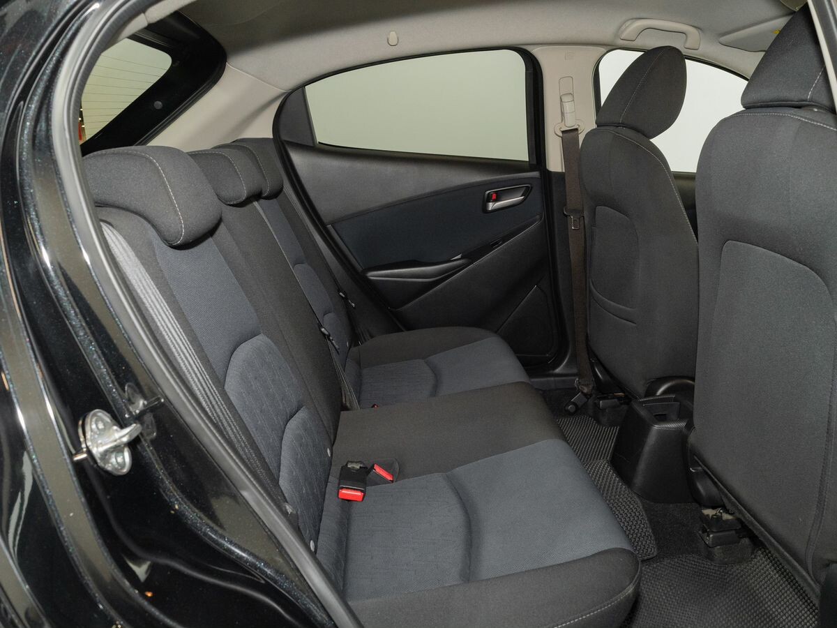 Mazda Demio 2015 - фото автомобиля