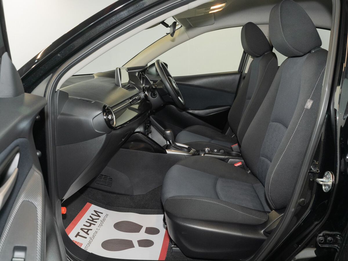 Mazda Demio 2015 - фото автомобиля