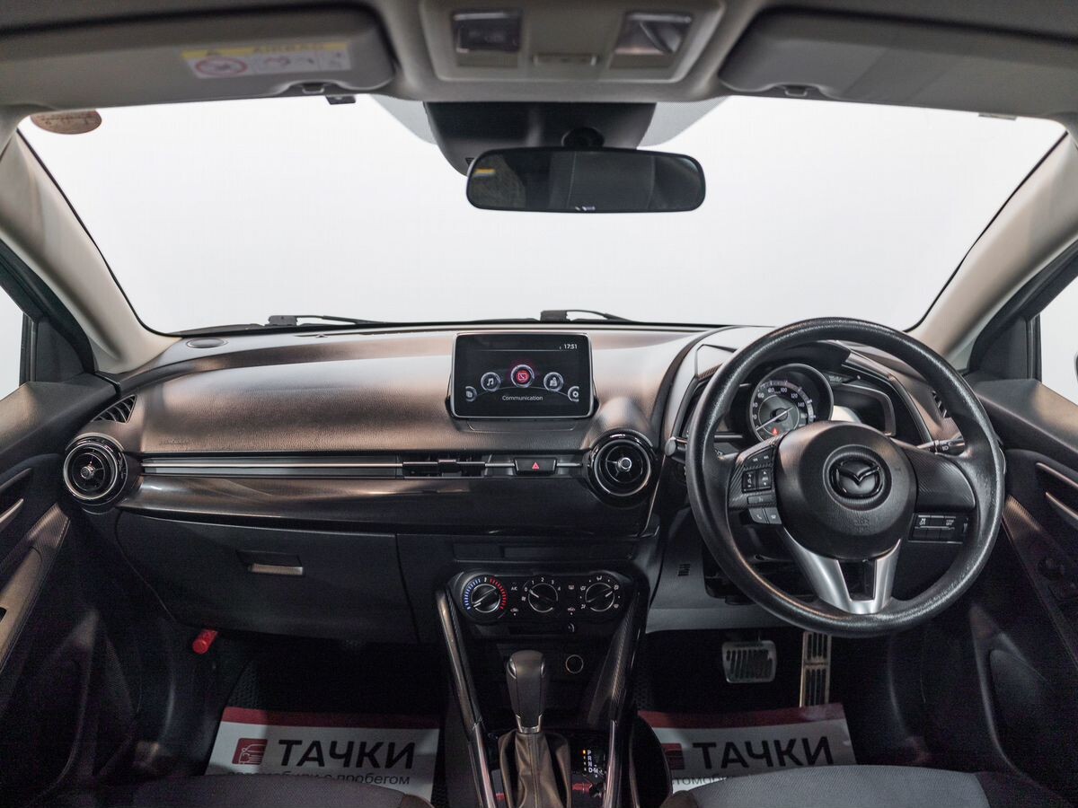 Mazda Demio 2015 - фото автомобиля