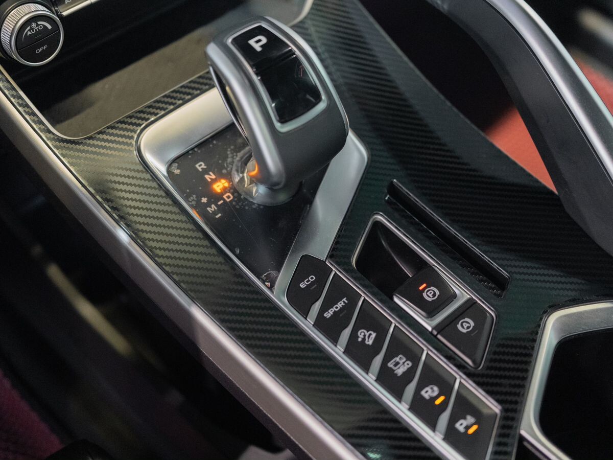 Geely Coolray 2021 - фото автомобиля