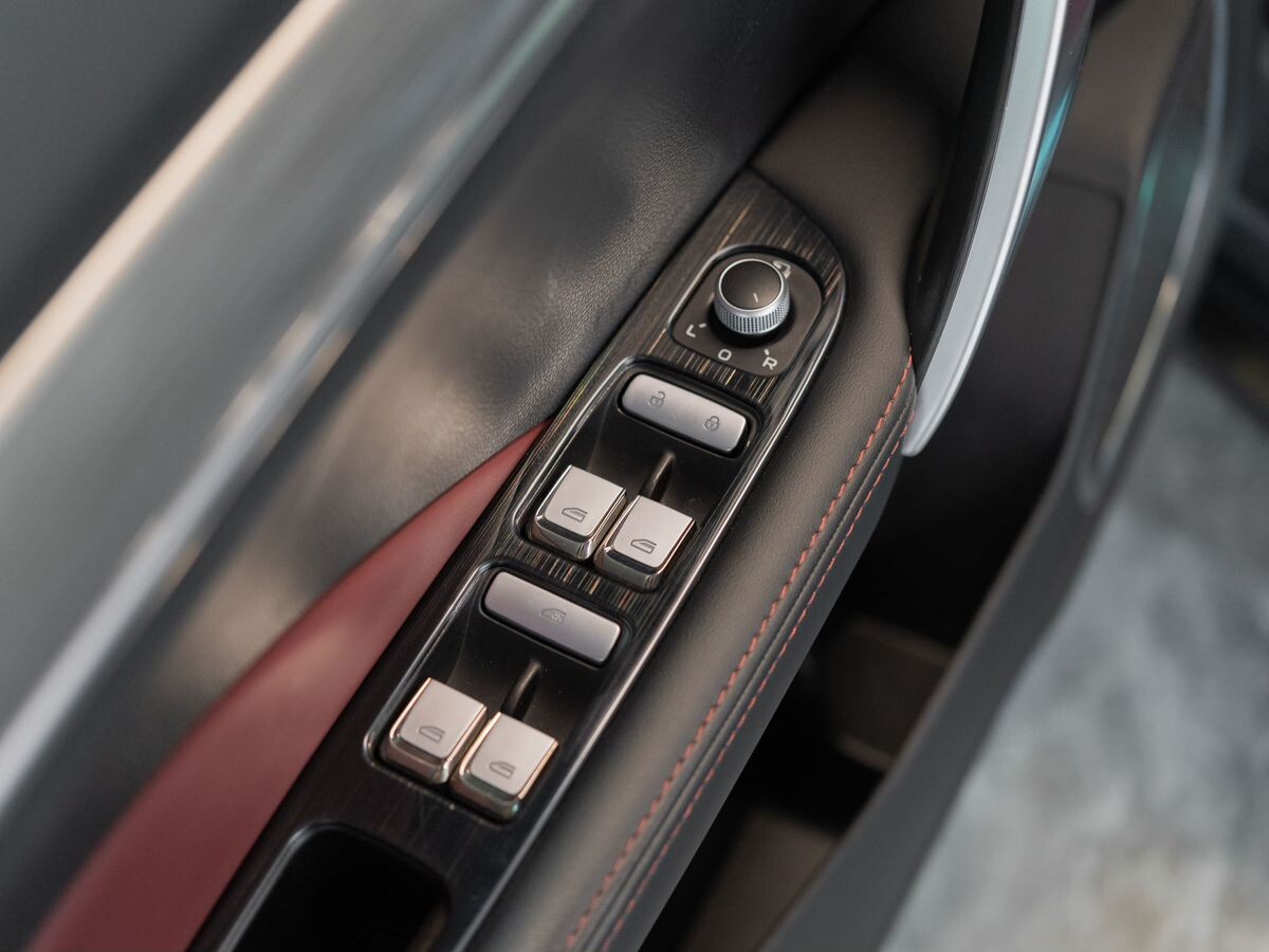 Geely Coolray 2021 - фото автомобиля