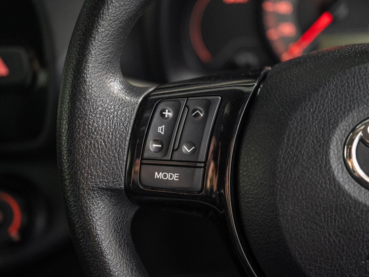 Toyota Vitz 2019 - фото автомобиля