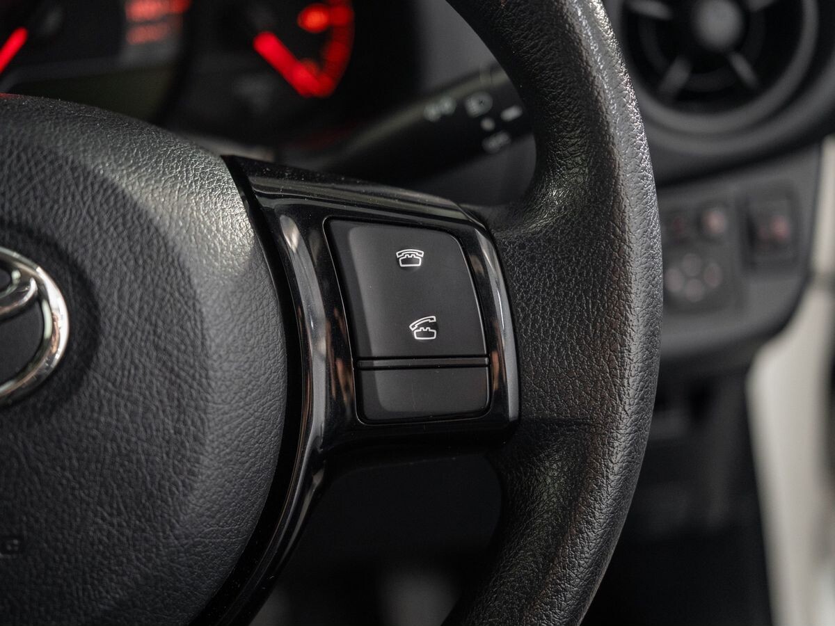 Toyota Vitz 2019 - фото автомобиля