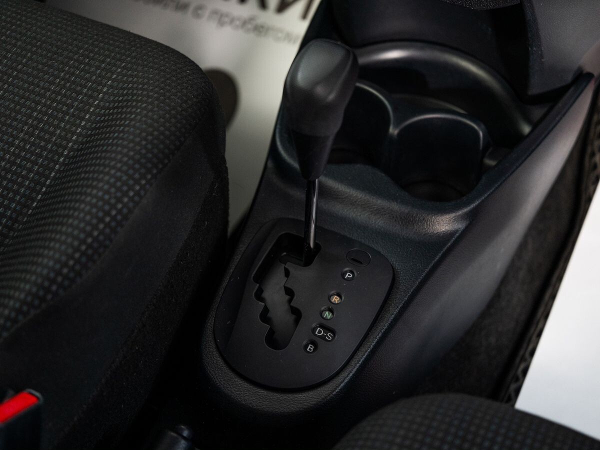Toyota Vitz 2019 - фото автомобиля