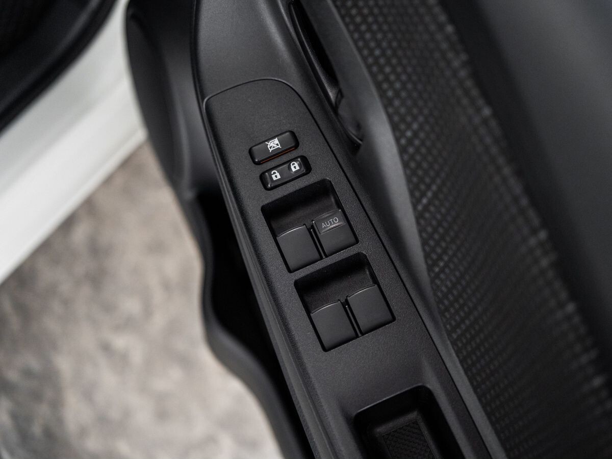 Toyota Vitz 2019 - фото автомобиля