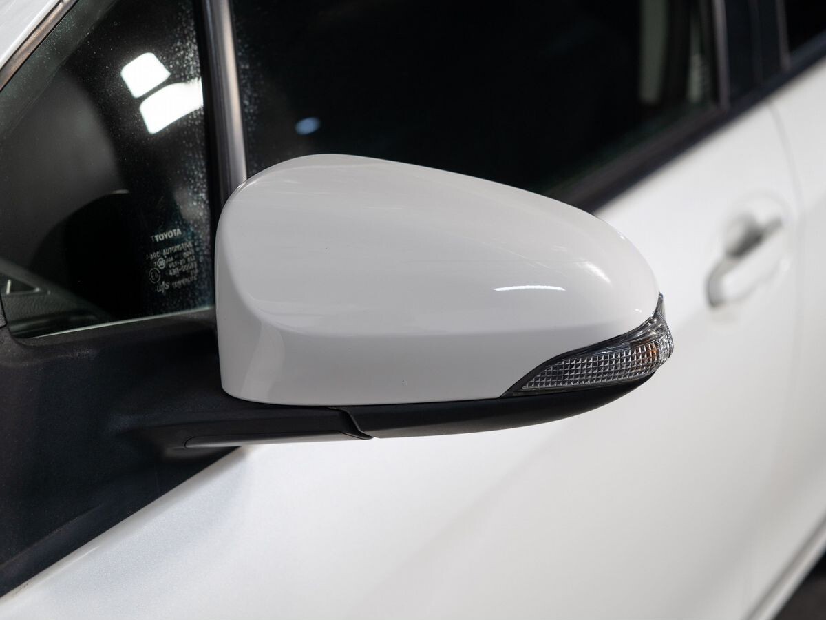 Toyota Vitz 2019 - фото автомобиля