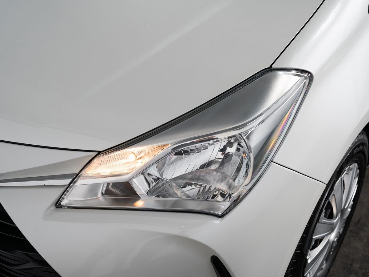 Toyota Vitz 2019 - фото автомобиля
