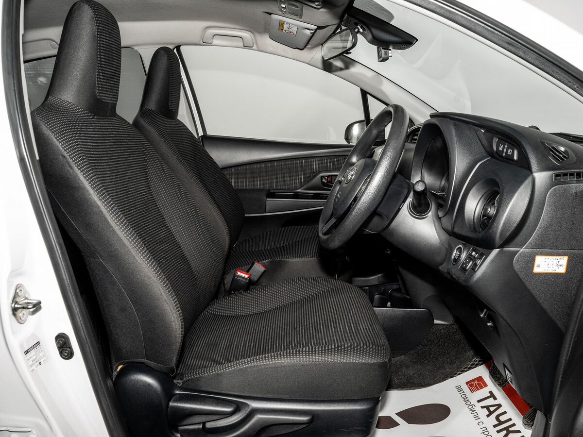 Toyota Vitz 2019 - фото автомобиля
