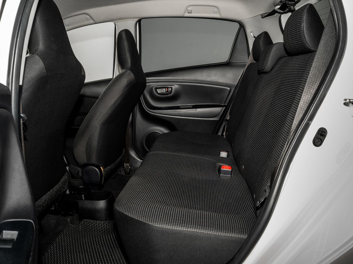 Toyota Vitz 2019 - фото автомобиля