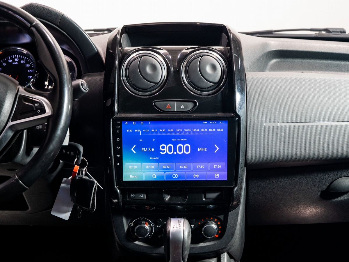 Renault Duster 2020 - фото автомобиля