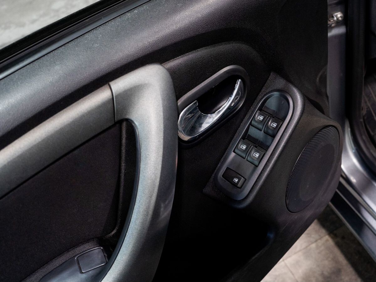 Renault Duster 2020 - фото автомобиля