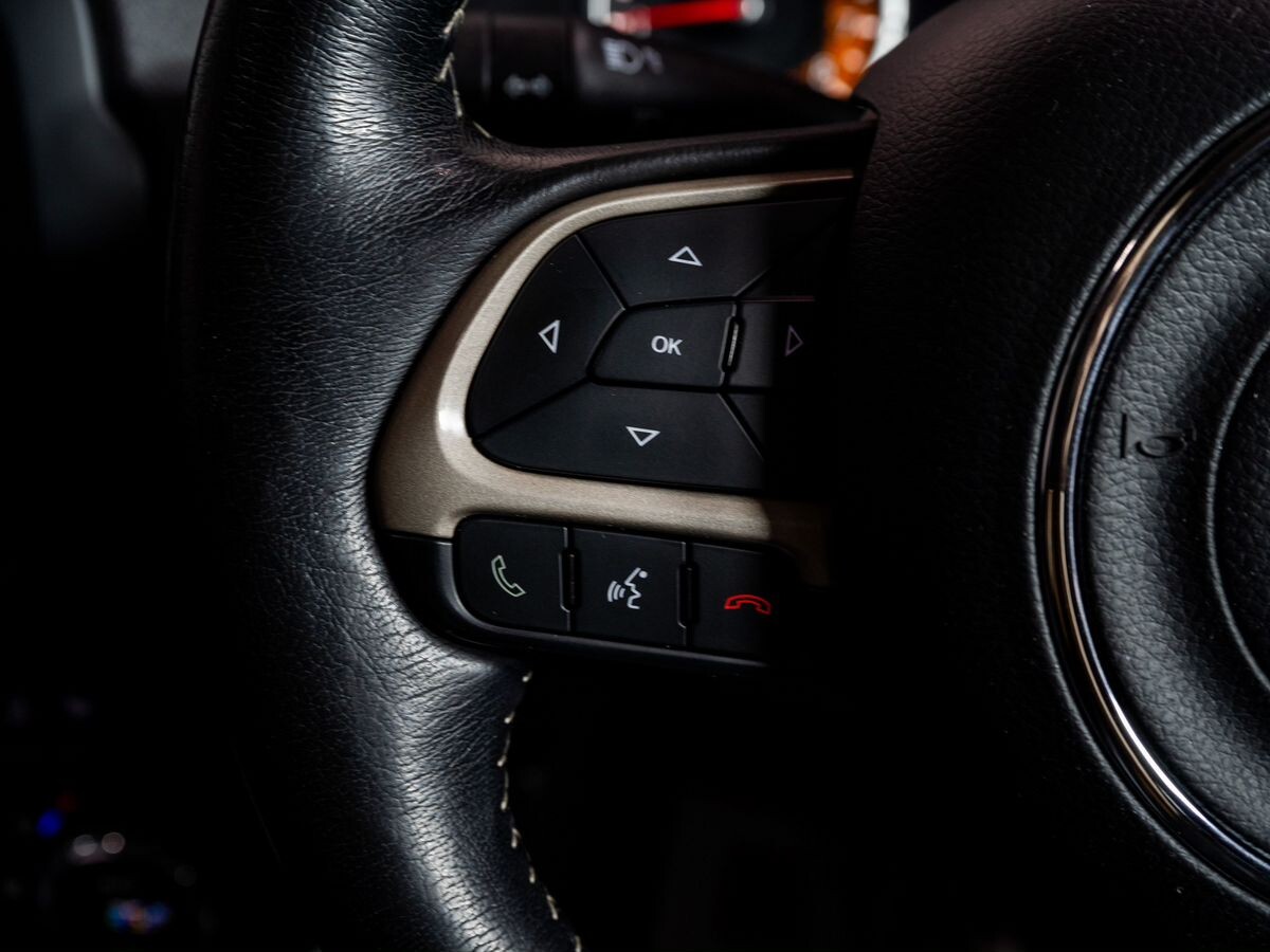 Jeep Renegade 2016 - фото автомобиля