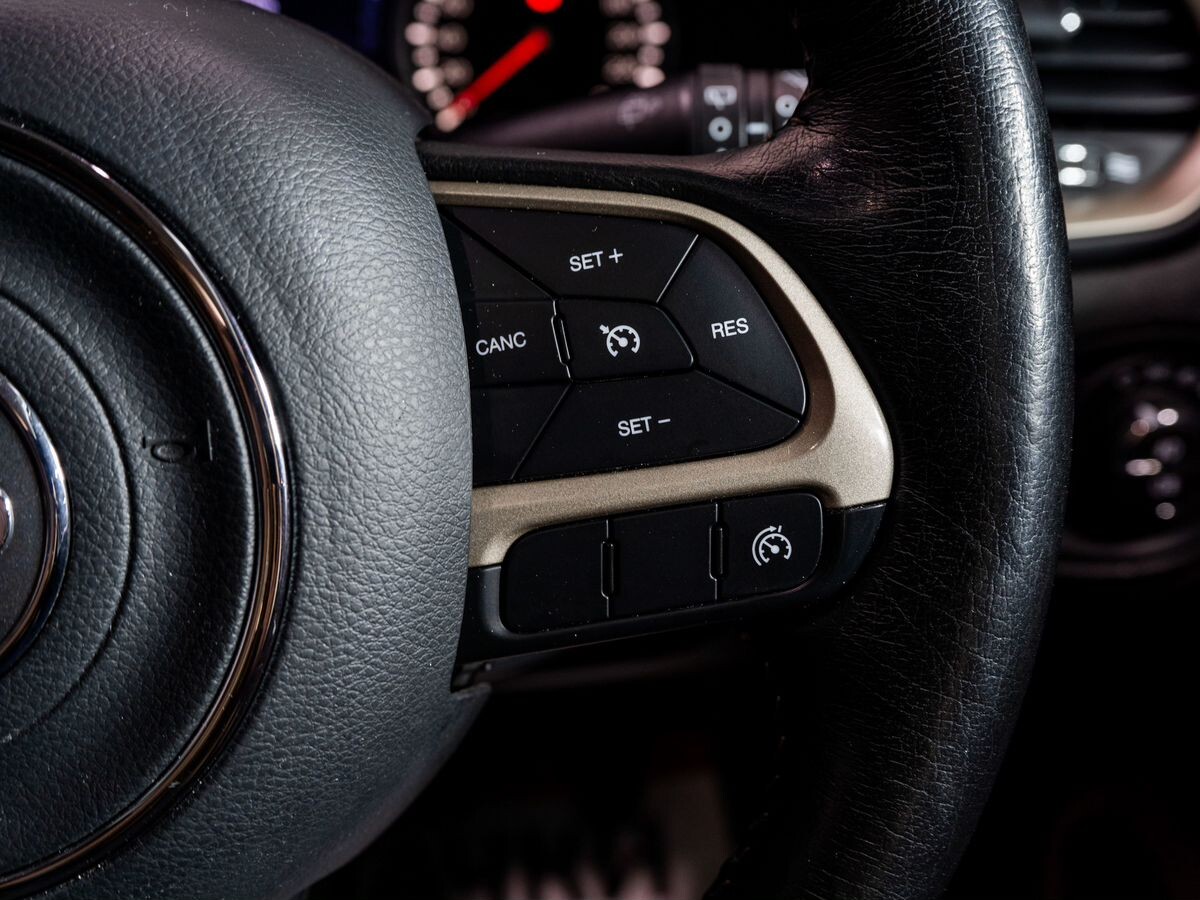 Jeep Renegade 2016 - фото автомобиля