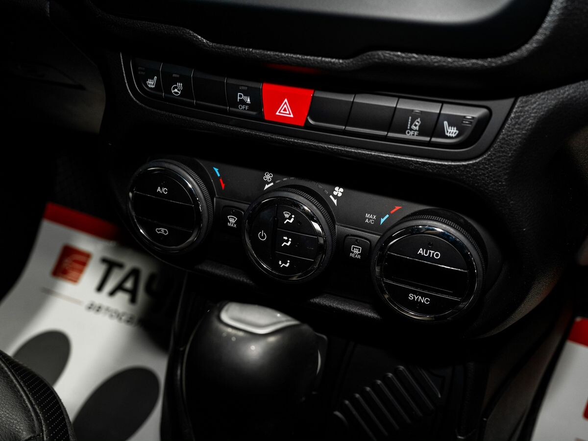 Jeep Renegade 2016 - фото автомобиля