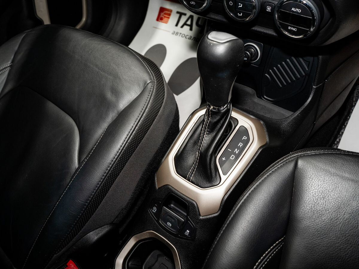 Jeep Renegade 2016 - фото автомобиля