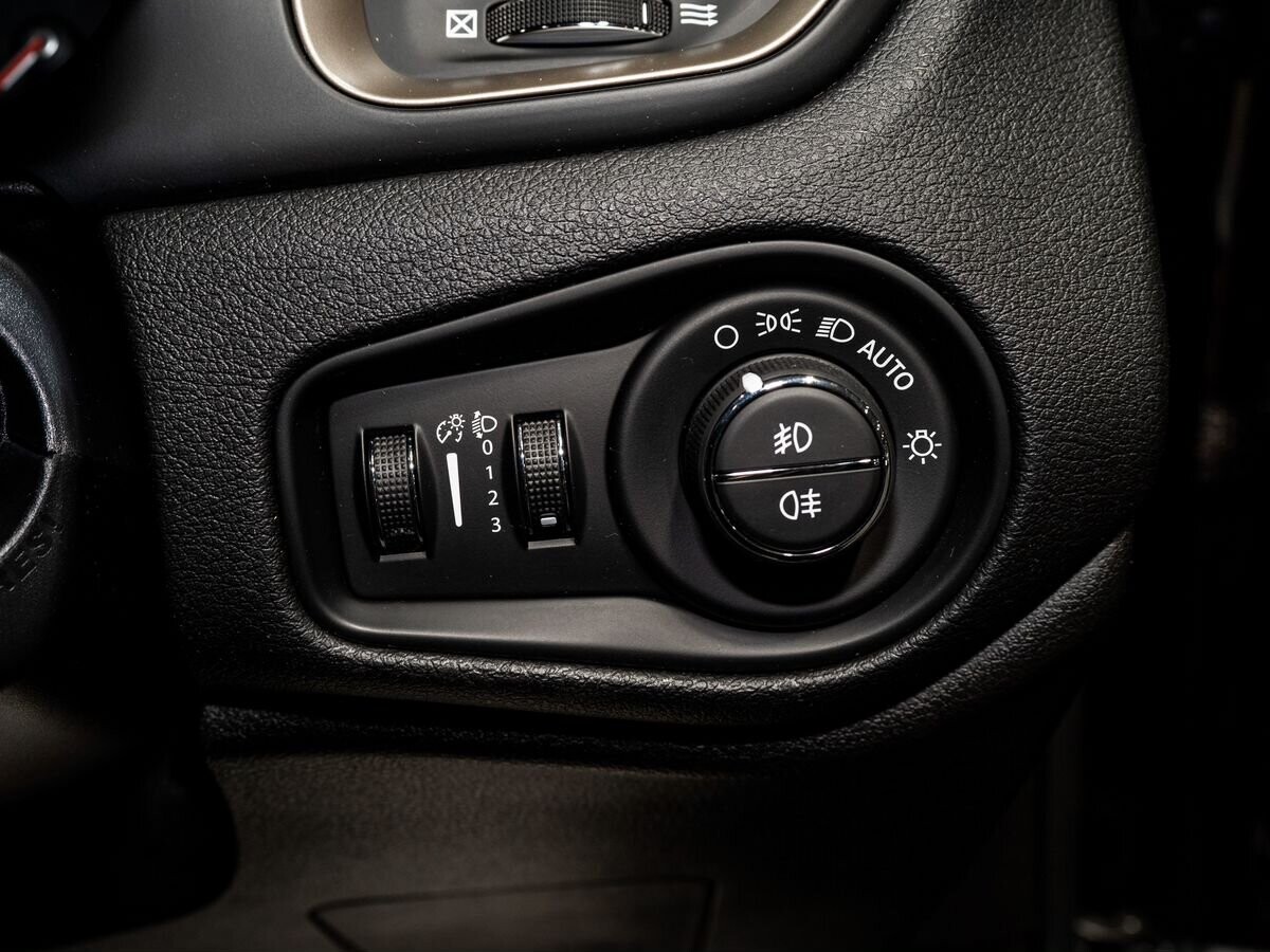 Jeep Renegade 2016 - фото автомобиля