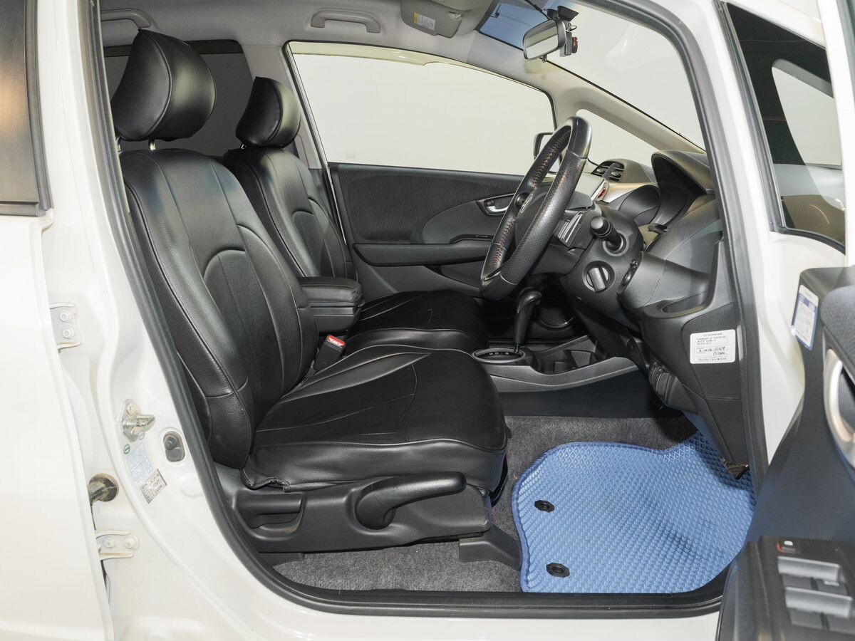 Honda Fit 2011 - фото автомобиля