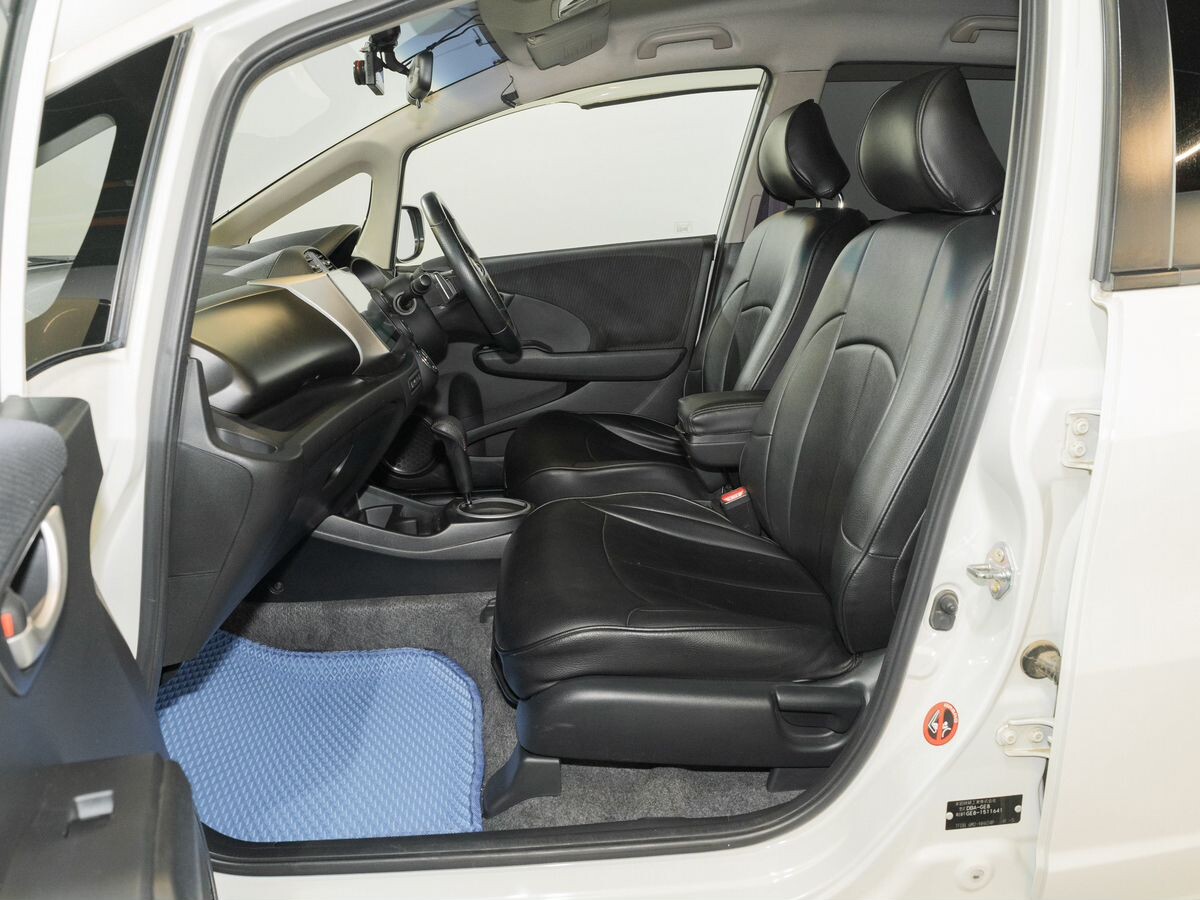 Honda Fit 2011 - фото автомобиля