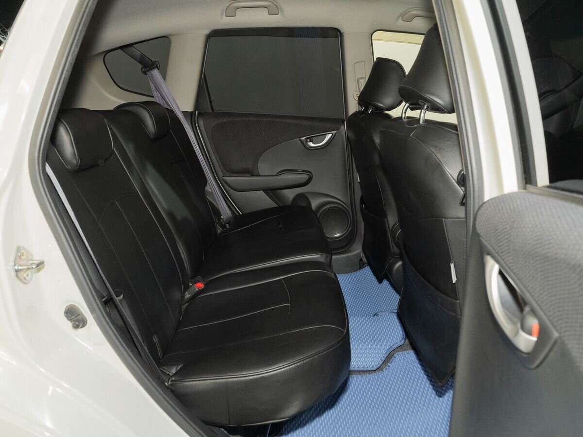 Honda Fit 2011 - фото автомобиля