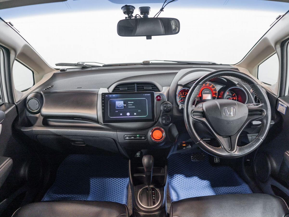 Honda Fit 2011 - фото автомобиля