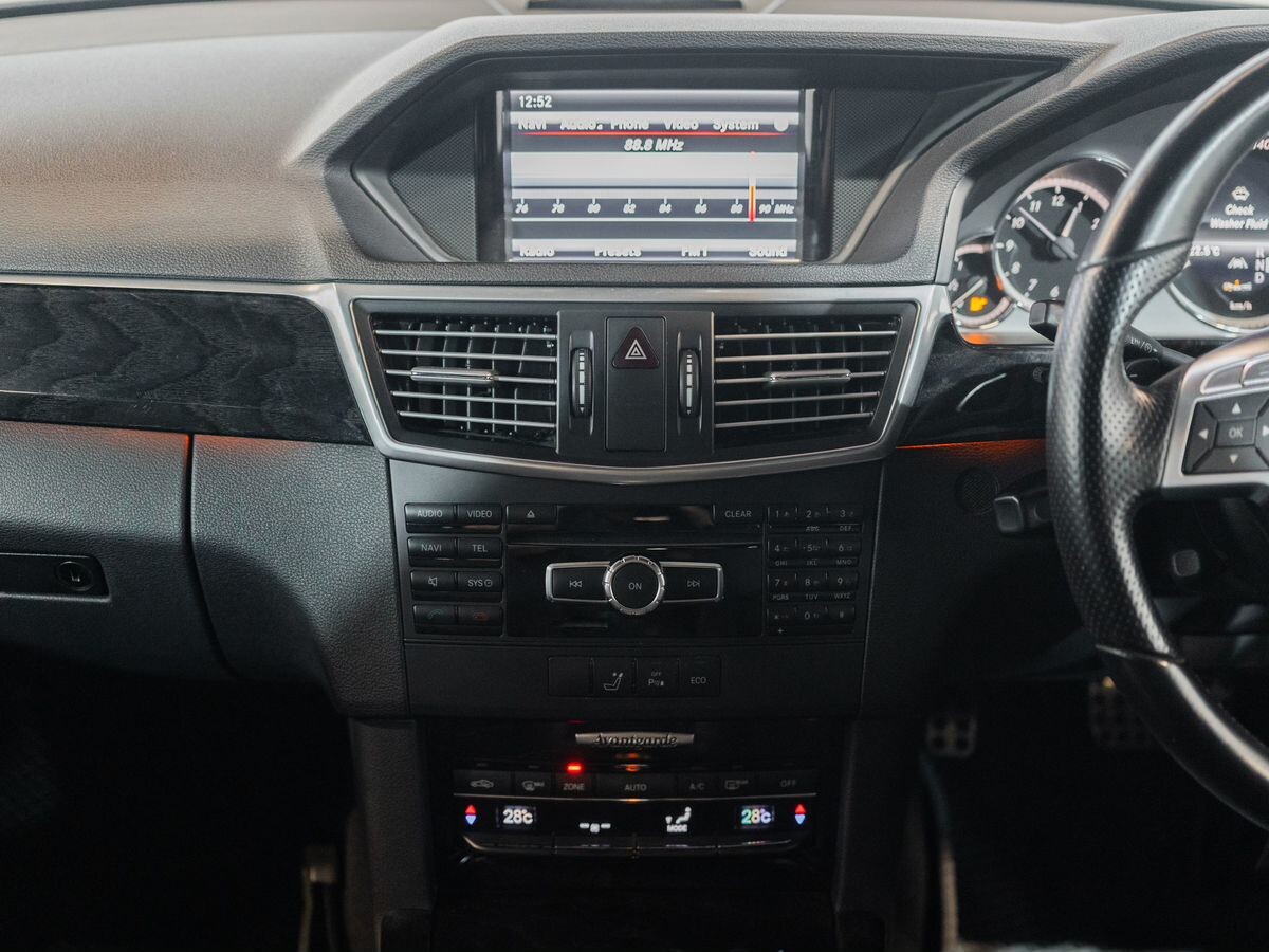Mercedes-Benz E-Class 2013 - фото автомобиля