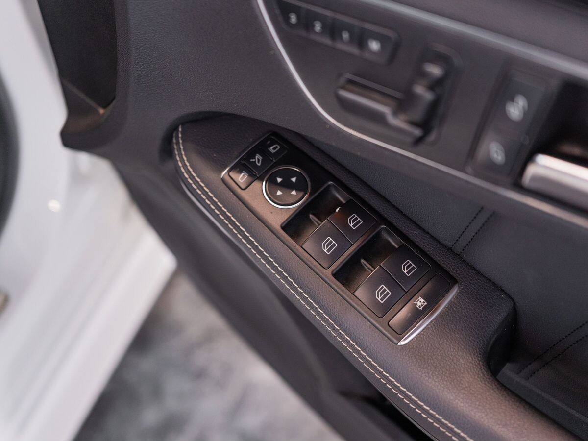 Mercedes-Benz E-Class 2013 - фото автомобиля
