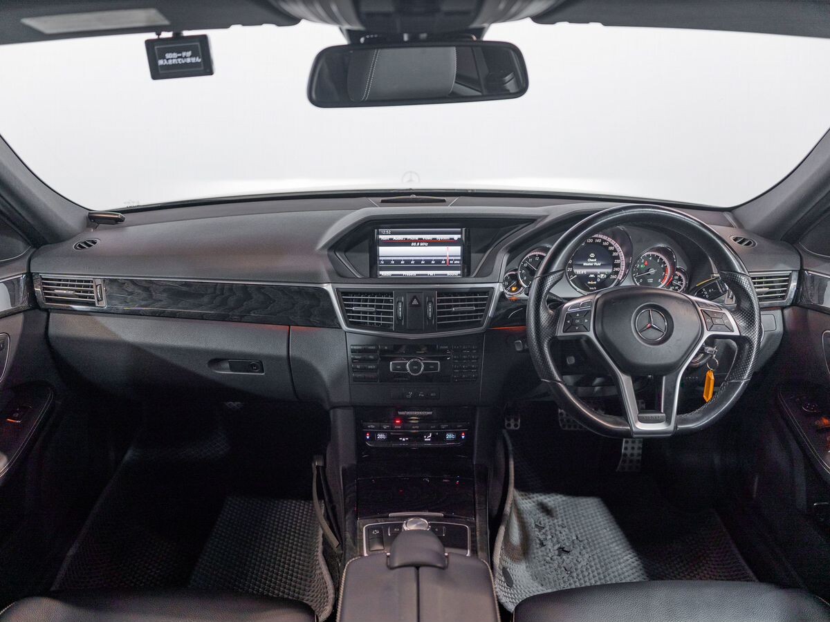 Mercedes-Benz E-Class 2013 - фото автомобиля
