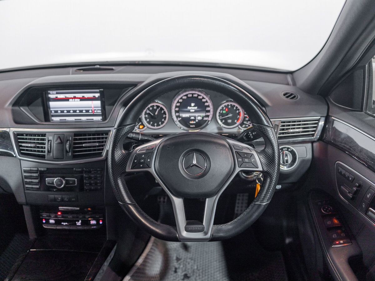 Mercedes-Benz E-Class 2013 - фото автомобиля