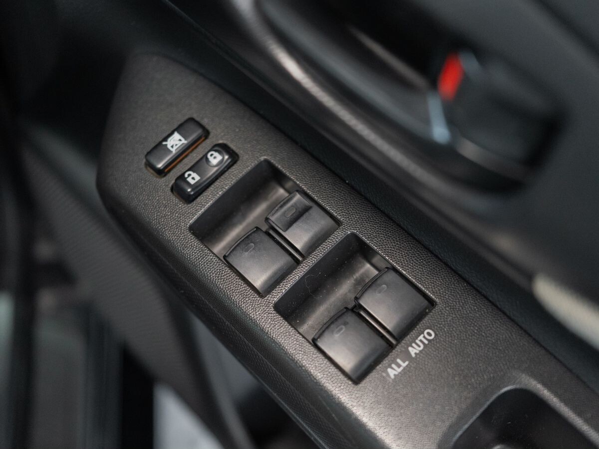 Toyota Wish 2013 - фото автомобиля