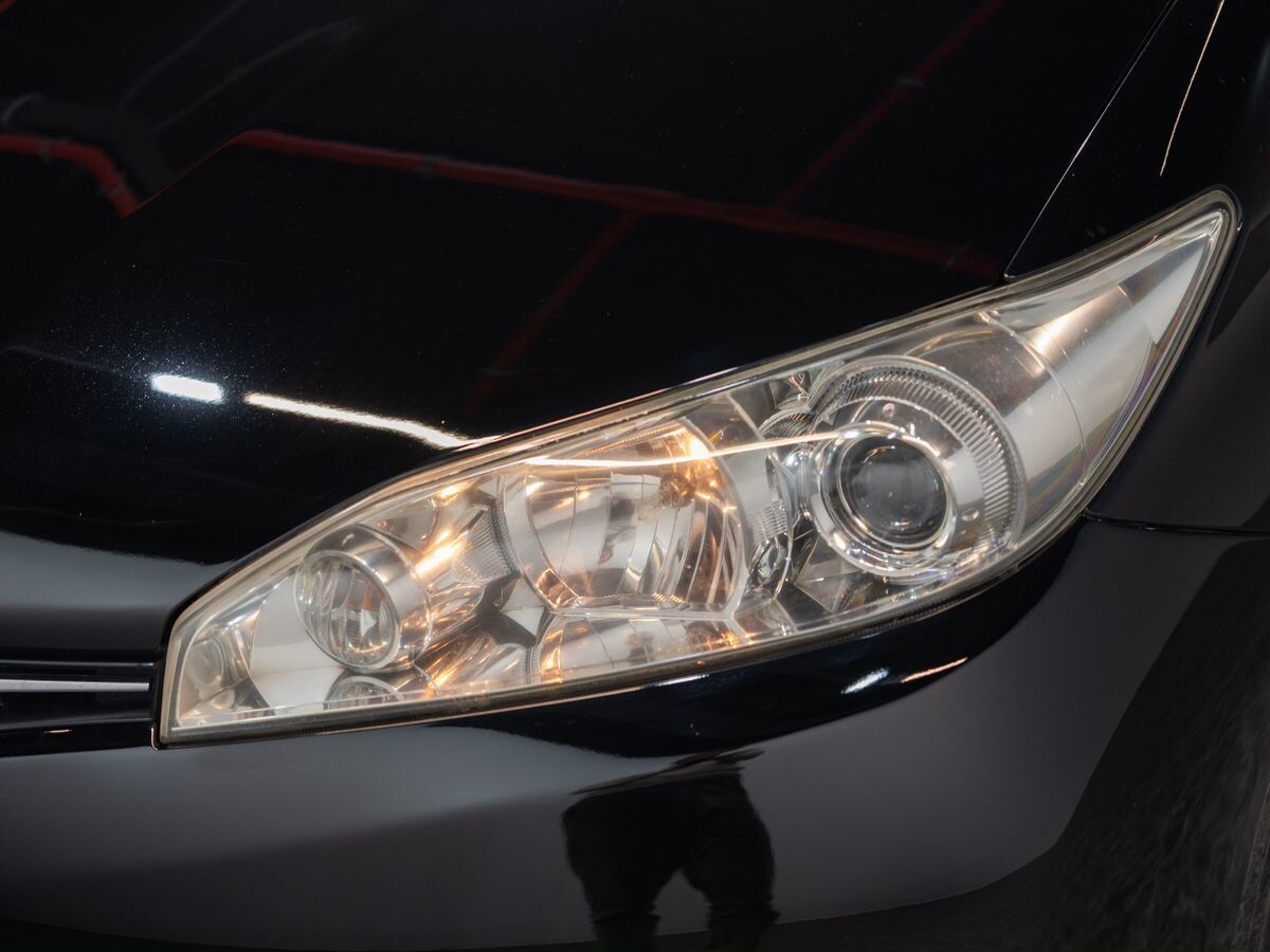 Toyota Wish 2013 - фото автомобиля