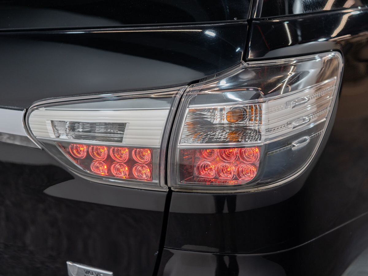Toyota Wish 2013 - фото автомобиля