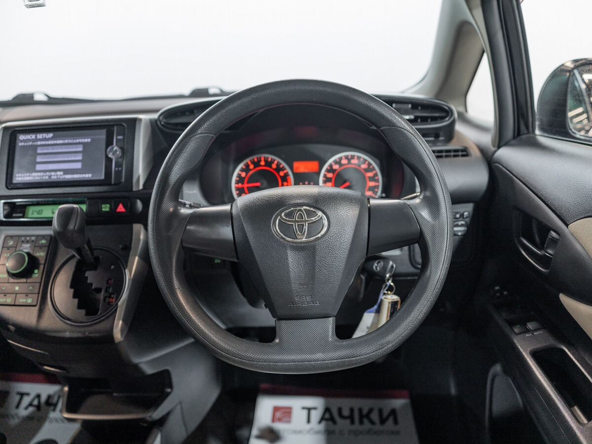 Toyota Wish 2013 - фото автомобиля