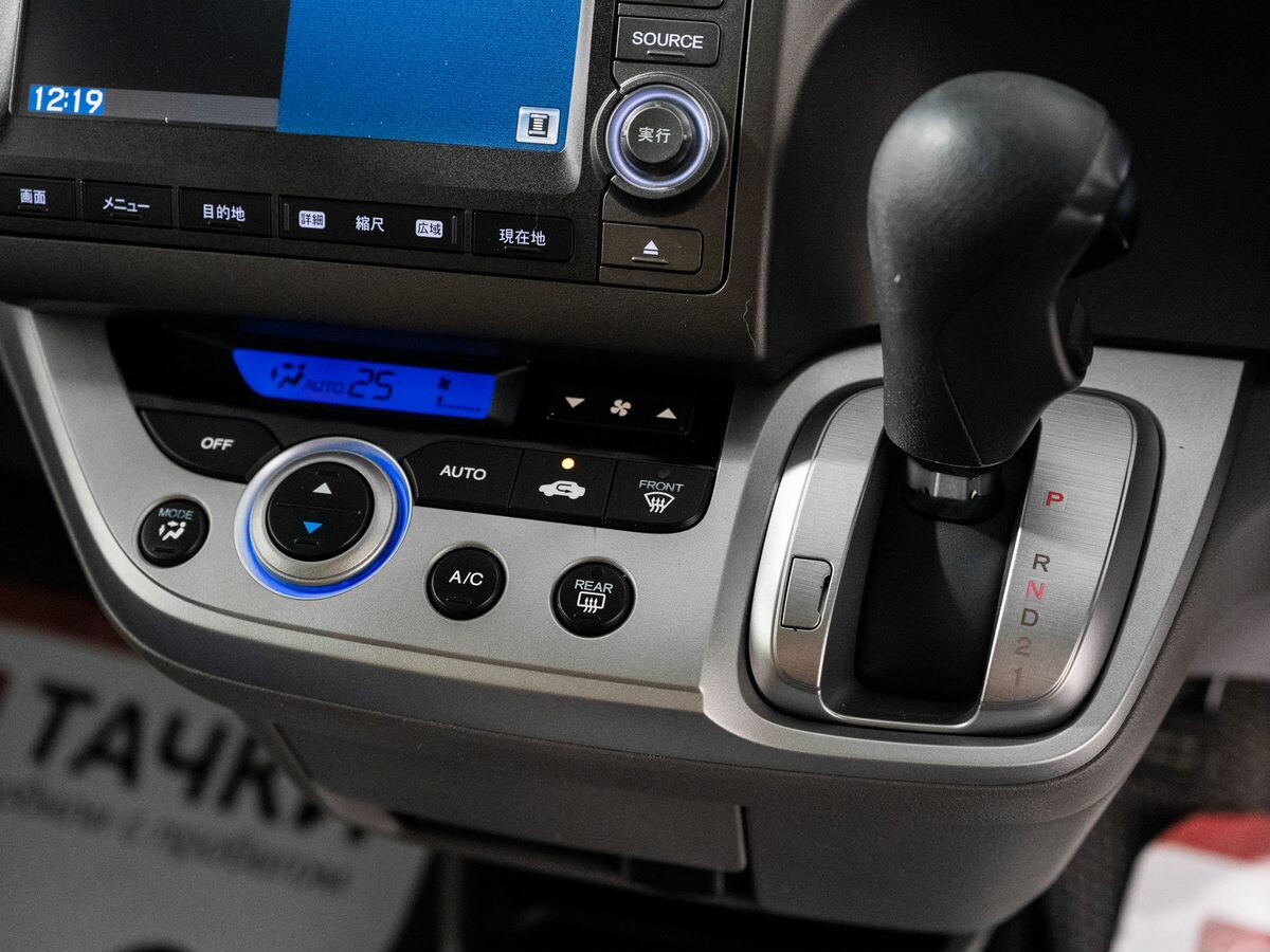 Honda Stream 2009 - фото автомобиля