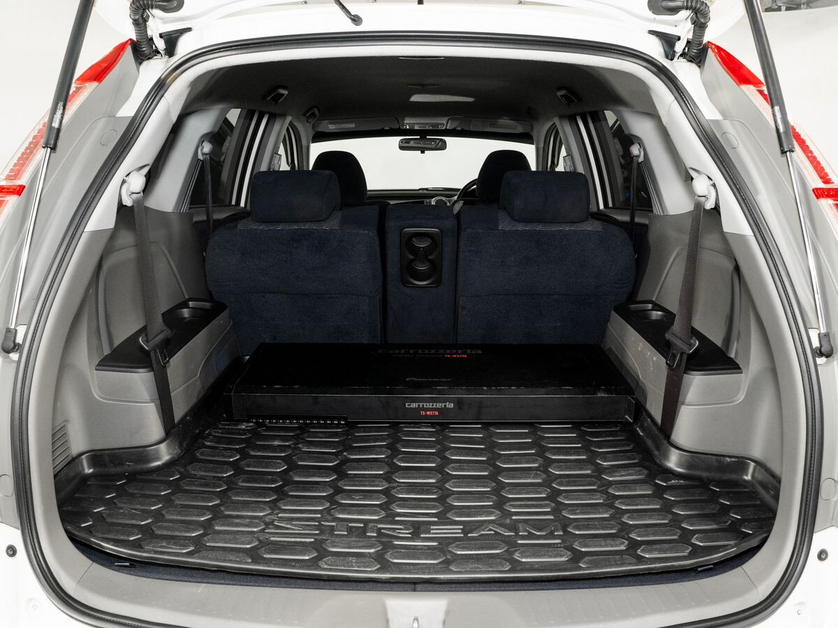Honda Stream 2009 - фото автомобиля