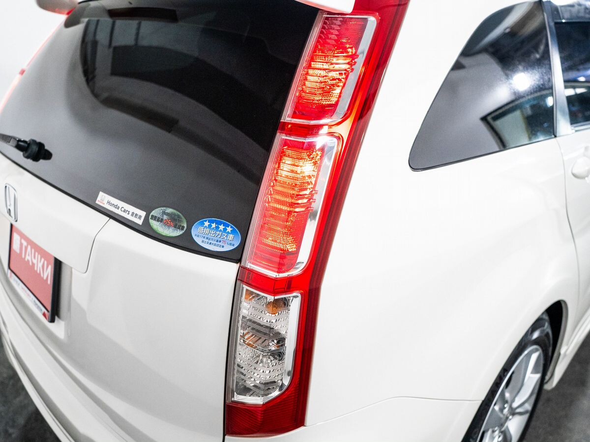 Honda Stream 2009 - фото автомобиля