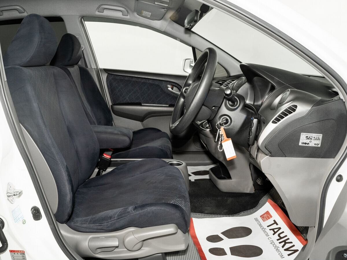 Honda Stream 2009 - фото автомобиля