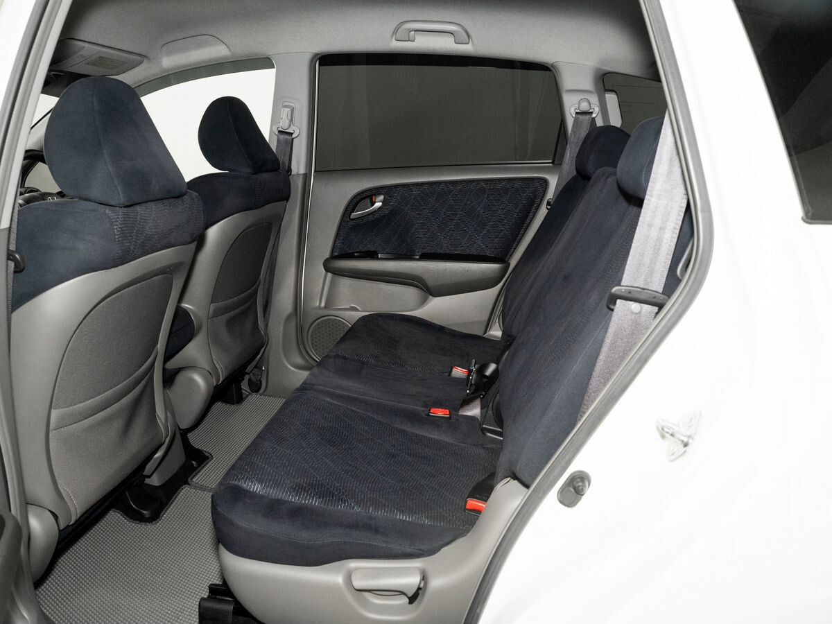 Honda Stream 2009 - фото автомобиля