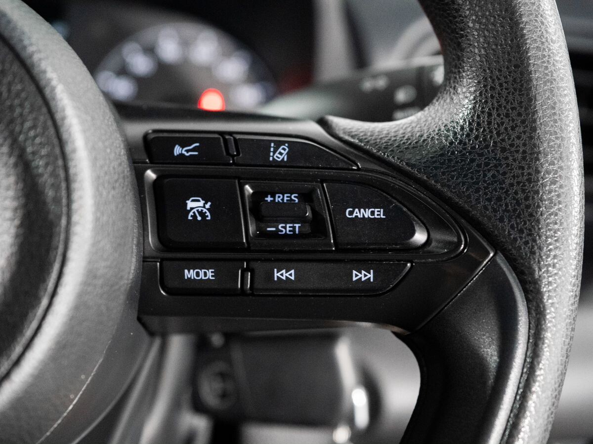 Toyota Yaris 2021 - фото автомобиля