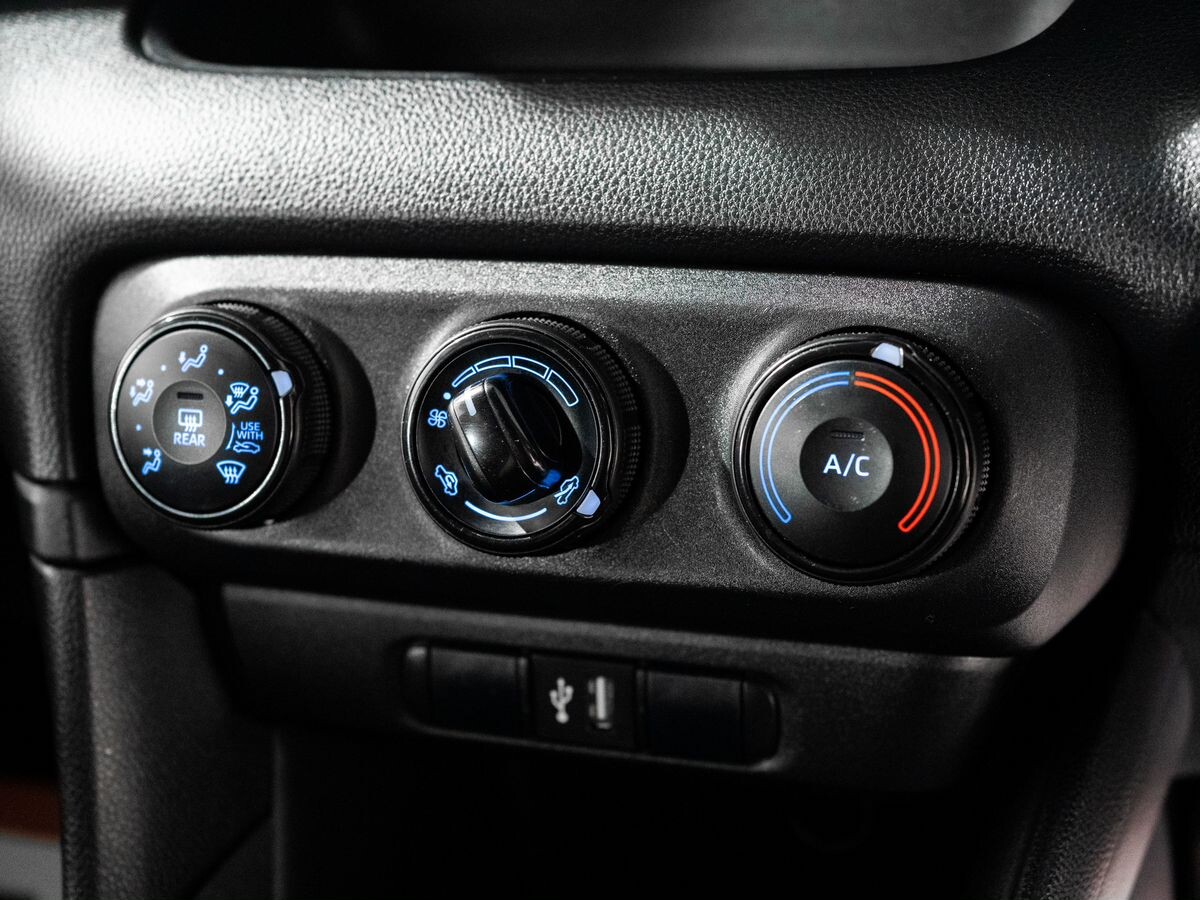 Toyota Yaris 2021 - фото автомобиля