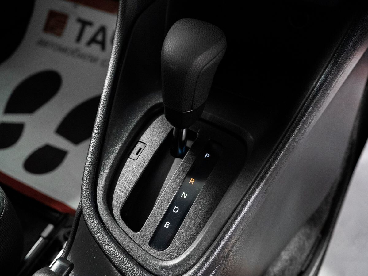 Toyota Yaris 2021 - фото автомобиля