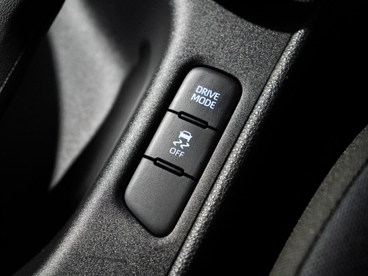 Toyota Yaris 2021 - фото автомобиля