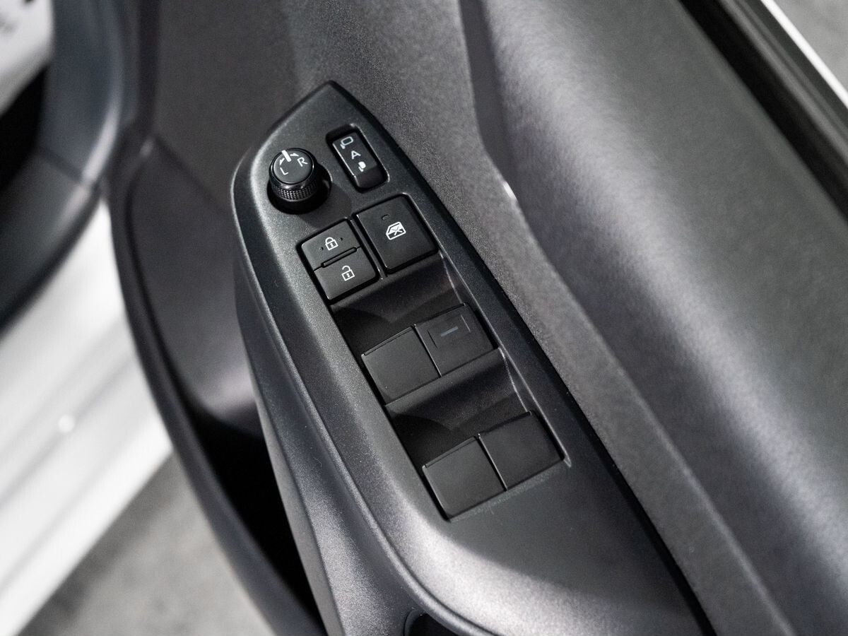 Toyota Yaris 2021 - фото автомобиля