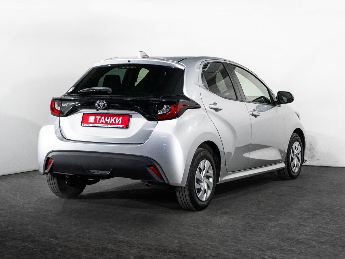 Toyota Yaris 2021 - фото автомобиля