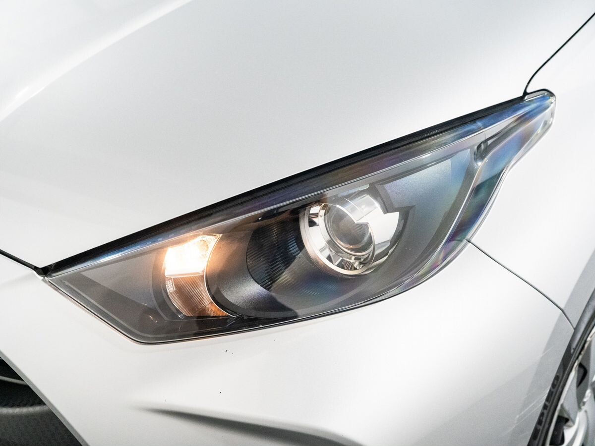 Toyota Yaris 2021 - фото автомобиля