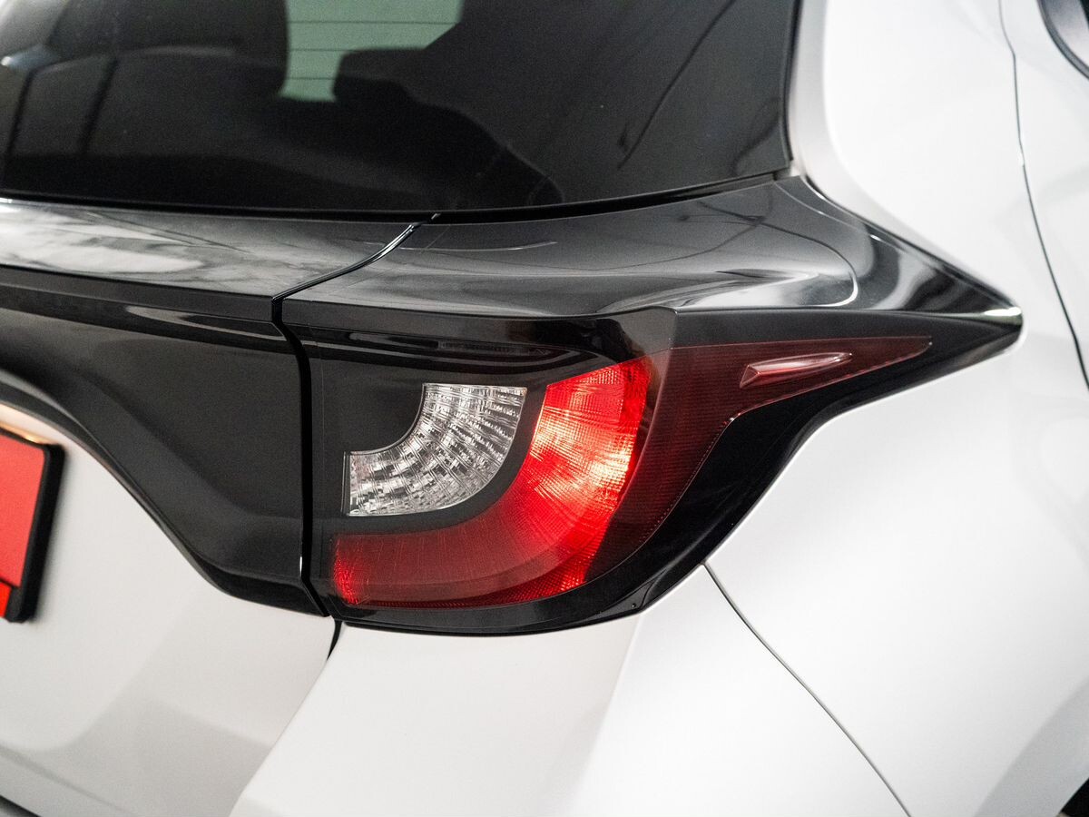 Toyota Yaris 2021 - фото автомобиля