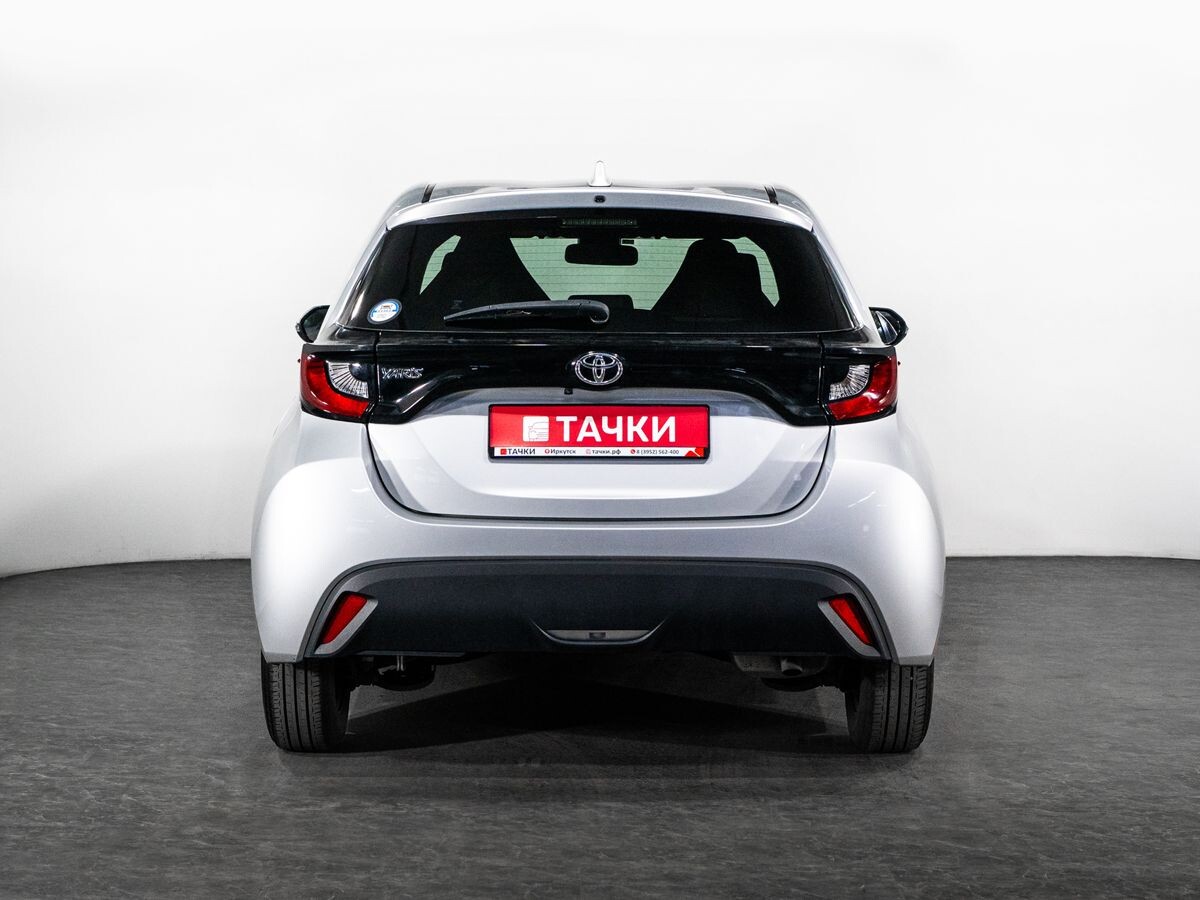 Toyota Yaris 2021 - фото автомобиля