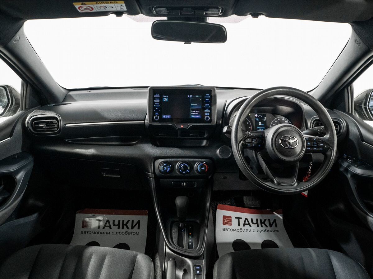 Toyota Yaris 2021 - фото автомобиля